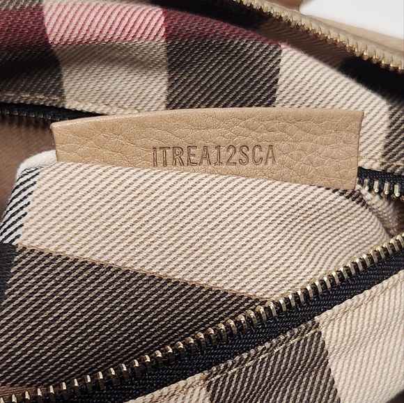 Burberry Tan Neutral Leather‎ with interior Burberry Novacheck Pattern